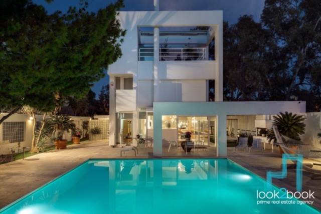 (For Sale) Residential Villa || East Attica/Vouliagmeni - 570 Sq.m, 5 Bedrooms, 6.750.000€ 