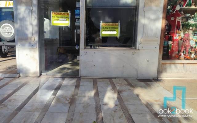 GROUND FLOOR RETAIL SHOP IN THE CENTER OF GLYFADA 