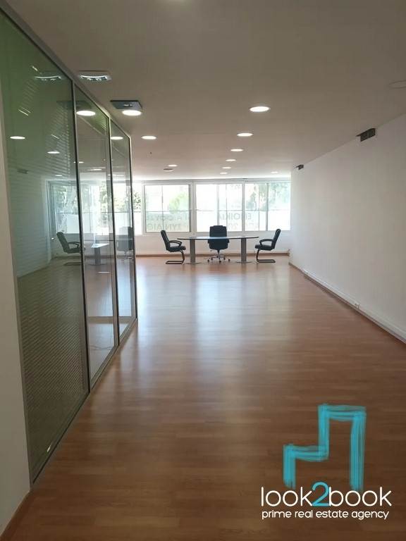 RENOVATED PROFESSIONAL SPACE IN THE CENTER OF GLYFADA 