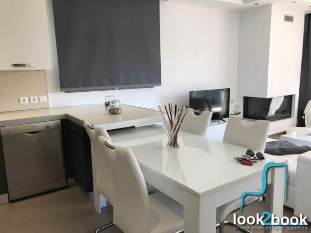 MODERN APARTMENT AT THE CENTRE OF GLYFADA 