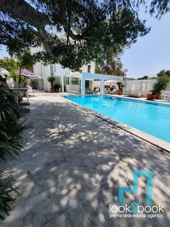 ΚΑΤΑΠΛΗΚΤΙΚΗ ΜΟΝΟΚΑΤΟΙΚΙΑ ΜΕ ΙΔΙΩΤΙΚΗ ΠΙΣΙΝΑ ΚΑΙ ΚΗΠΟ ΣΤΗΝ ΒΟΥΛΙΑΓΜΕΝΗ 