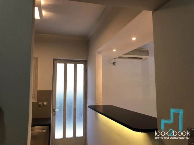 FURNISHED AND RENOVATED APARTMENT WITH COURTYARD IN VOULIAGMENI 