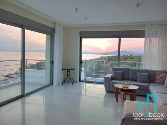 EXCELLENT RENOVATED AND FURNISHED APARTMENT IN FLOISVOS 