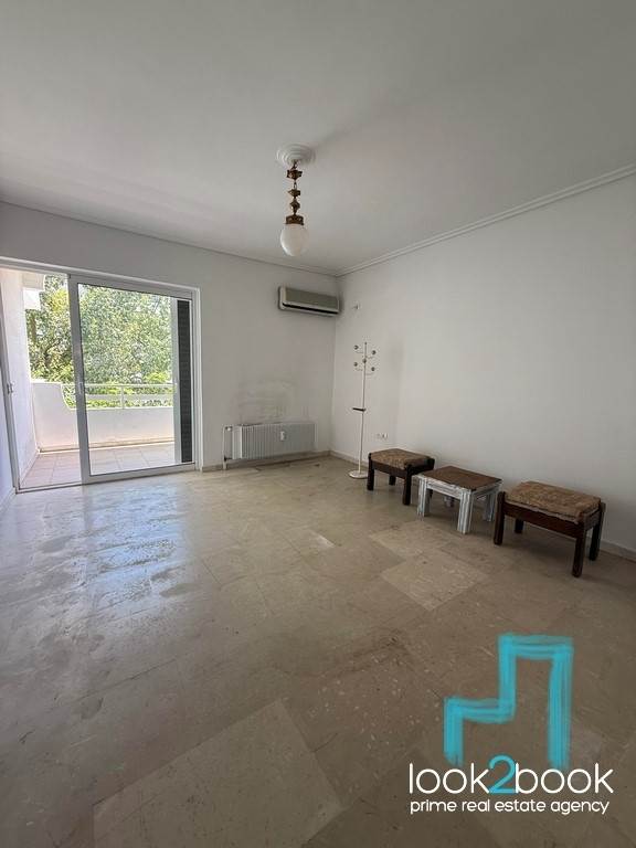 ΔΙΑΜΕΡΙΣΜΑ ΣΕ ΚΑΛΗ ΚΑΤΑΣΤΑΣΗ ΣΤΟ ΚΕΝΤΡΟ ΤΗΣ ΓΛΥΦΑΔΑΣ 
