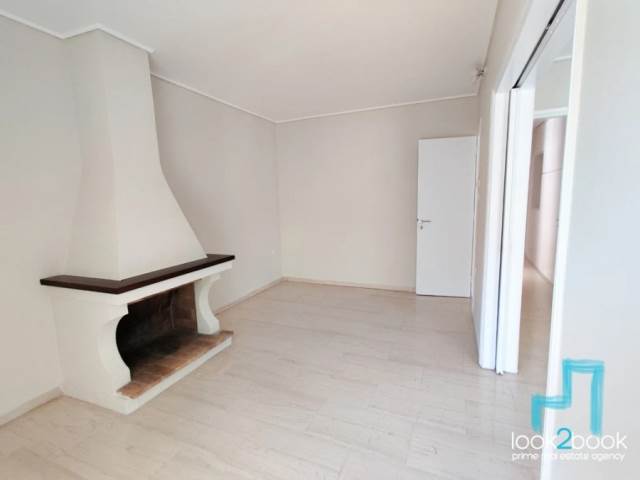 BEAUTIFUL BRIGHT APARTMENT IN VOULIAGMENI 