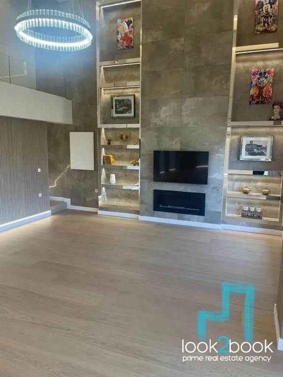 ΕΚΠΛΗΚΤΙΚΗ ΝΕΟΔΜΗΤΗ ΕΠΙΠΛΩΜΕΝΗ ΜΕΖΟΝΕΤΑ ΜΕ ΠΙΣΙΝΑ ΣΤΗΝ ΓΛΥΦΑΔΑ 