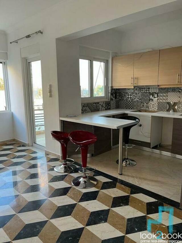 ΠΛΗΡΩΣ ΑΝΑΚΑΙΝΙΣΜΕΝΟ ΔΙΑΜΕΡΙΣΜΑ ΣΤΗΝ ΒΑΡΚΙΖΑ ΜΕ ΘΕΑ ΘΑΛΑΣΣΑ ΚΑΙ ΚΗΠΟ  