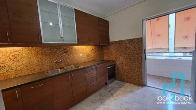 ΠΟΛΥ ΚΑΛΟ ΔΙΑΜΕΡΙΣΜΑ ΣΕ ΩΡΑΙΟ ΣΗΜΕΙΟ ΣΤΗΝ ΑΝΩ ΓΛΥΦΑΔΑ 