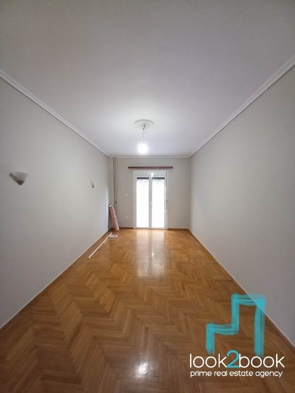 ΙΣΟΓΕΙΟ ΔΙΑΜΕΡΙΣΜΑ ΜΕ ΜΕΓΑΛΗ ΒΕΡΑΝΤΑ ΚΑΙ ΚΗΠΟ ΣΕ ΚΑΛΗ ΚΑΤΑΣΤΑΣΗ ΣΤΟ ΠΑΛΑΙΟ ΦΑΛΗΡΟ 