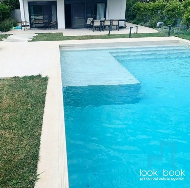 (For Rent) Residential Maisonette || East Attica/Voula - 270 Sq.m, 4 Bedrooms, 7.800€ 