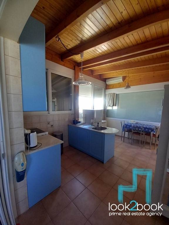 ΕΞΑΙΡΕΤΙΚΟ ΠΛΗΡΩΣ ΕΠΙΠΛΩΜΕΝΟ ΣΤΟΥΝΤΙΟ ΡΕΤΙΡΕ ΜΕ ΑΠΕΡΙΟΡΙΣΤΗ ΘΕΑ ΣΤΗ ΒΟΥΛΑ 