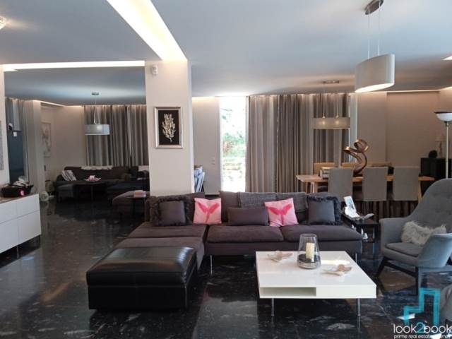 FULL  RENOVATED APARTMENT WITH SWIMMING POOL AT VOULA 