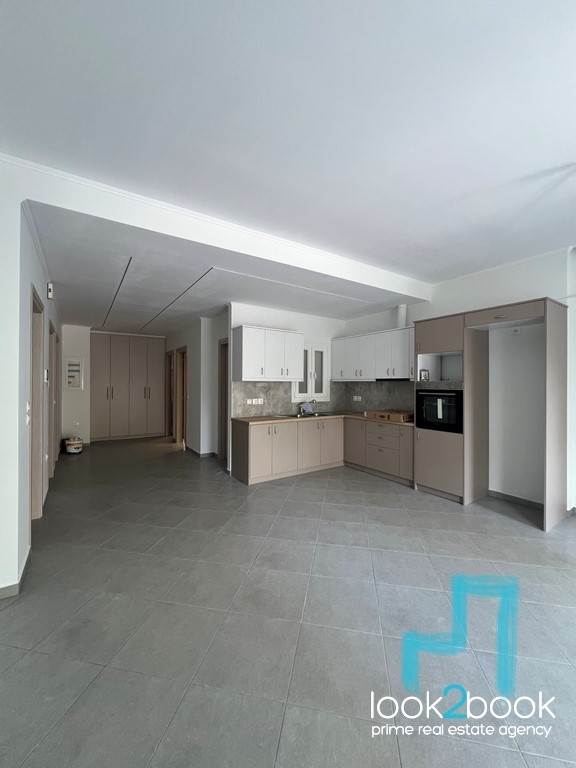BEAUTIFUL APARTMENT IN ELLINIKO 