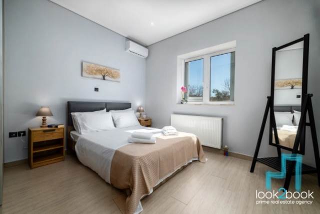 DETACHED HOUSE IN VARI  