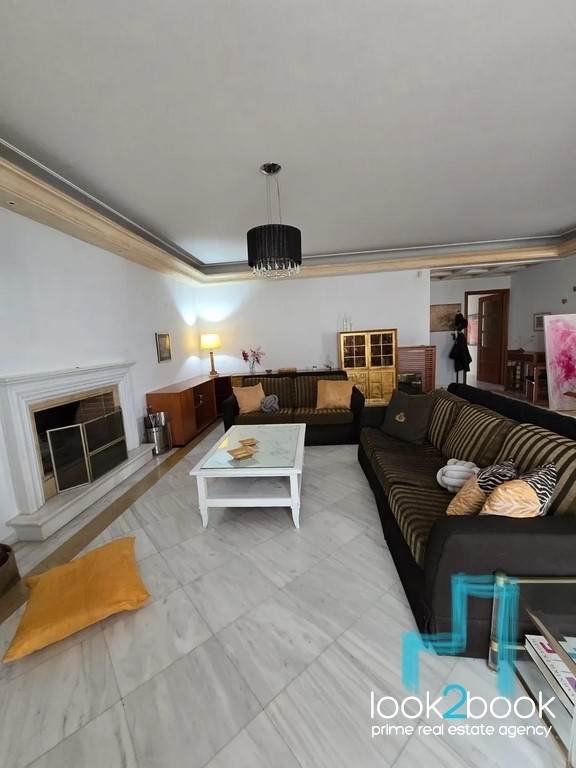 BEAUTIFUL FURNISHED APARTMENT WITH USE OF POOL ON GOLF 