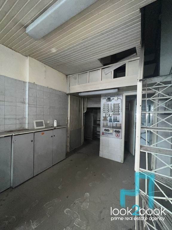 INVESTMENT STORE IN THE CENTER OF ATHENS 