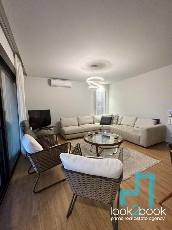 MINIMAL ΕΠΠΛΩΜΕΝΟ ΔΙΑΜΕΡΙΣΜΑ ΜΕ ΚΟΙΝΟΧΡΗΣΤΗ ΠΙΣΙΝΑ ΣΤΗΝ ΒΟΥΛΑ 