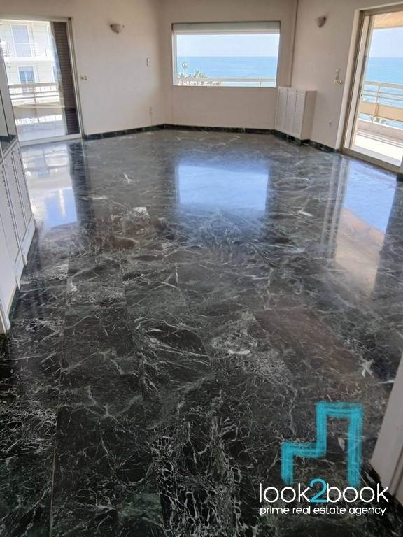 ΚΑΤΑΠΛΗΚΤΙΚΟ ΔΙΑΜΕΡΙΣΜΑ ΜΕ ΑΠΕΡΙΟΡΙΣΤΗ ΘΕΑ ΘΑΛΑΣΣΑ ΣΤΟ ΠΑΛΑΙΟ ΦΑΛΗΡΟ 