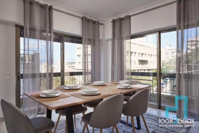 ΕΞΑΙΡΕΤΙΚΟ ΠΛΗΡΩΣ ΕΠΙΠΛΩΜΕΝΟ ΚΑΙ ΕΞΟΠΛΙΣΜΕΝΟ ΔΙΑΜΕΡΙΣΜΑ ΣΤΟ ΚΟΛΩΝΑΚΙ 