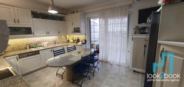 ΕΝΟΙΚΙΑΣΗ ΔΙΑΜΕΡΙΣΜΑΤΟΣ ΣΤΗΝ ΓΛΥΦΑΔΑ ΜΕ ΑΠΕΡΙΟΡΙΣΤΗ ΘΕΑ 