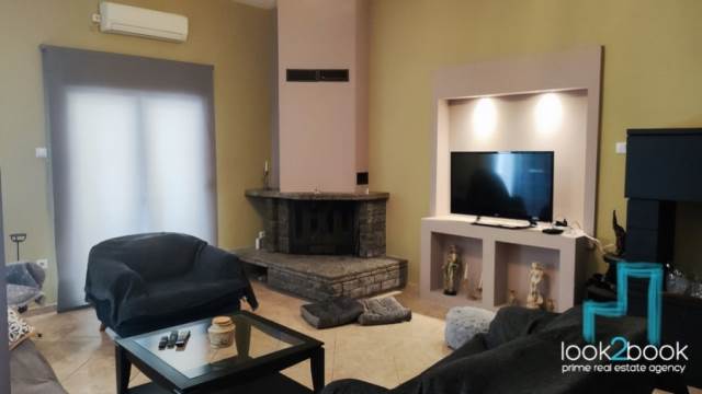 FOR SALE OF AN EXCEPTIONAL APARTMENT IN GLYFADA 