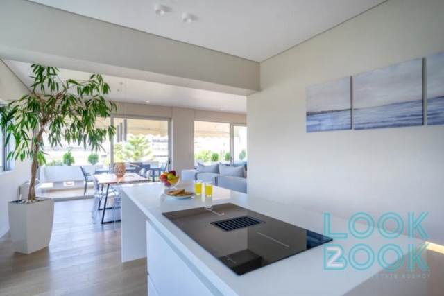 SALE OF A LUXURY FULLY RENOVATED AND FURNISHED APARTMENT IN GLYFADA 