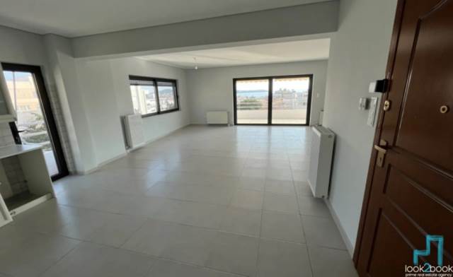 APARTMENT FOR RENT IN THE CENTER OF VOULA 