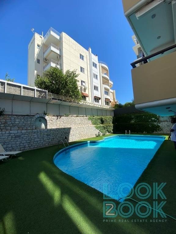 ΕΝΟΙΚΙΑΣΗ ΕΠΙΠΛΩΜΕΝΟΥ ΑΝΑΚΑΙΝΙΣΜΕΝΟΥ ΔΙΑΜΕΡΙΣΜΑΤΟΣ ΣΤΟ ΚΕΝΤΡΟ ΓΛΥΦΑΔΑΣ ΜΕ ΠΙΣΙΝΑ ΚΑΙ ΚΗΠΟ 