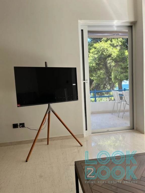 ΕΞΑΙΡΕΤΙΚΟ ΠΛΗΡΩΣ ΕΠΙΠΛΩΜΕΝΟ ΚΑΙ ΕΞΟΠΛΙΣΜΕΝΟ ΔΙΑΜΕΡΙΣΜΑ ΣΤΗ ΒΑΡΚΙΖΑ ΣΕ ΑΡΙΣΤΗ ΚΑΤΑΣΤΑΣΗ 