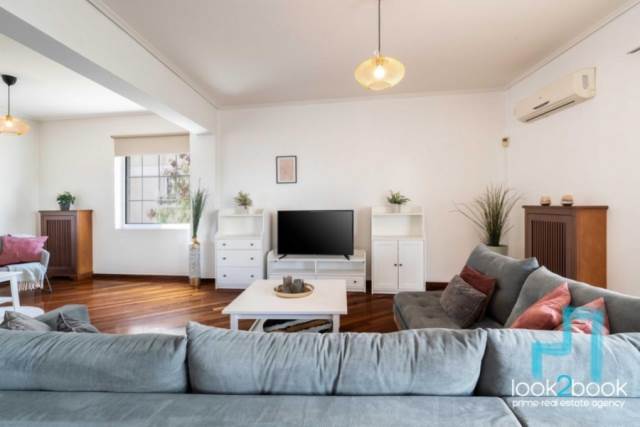 ΜΟΝΤΕΡΝΟ ΕΠΙΠΛΩΜΕΝΟ ΔΙΑΜΕΡΙΣΜΑ ΣΤΗΝ ΚΑΤΩ ΓΛΥΦΑΔΑ 