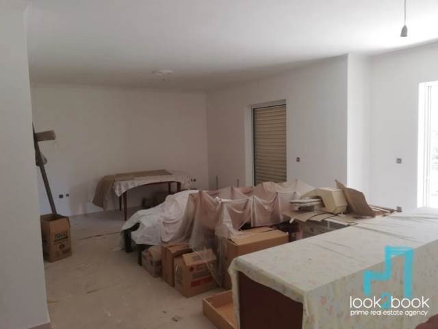 BEAUTIFUL APARTMENT IN ANO GLYFADA 