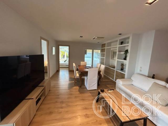 ΕΞΑΙΡΕΤΙΚΟ ΠΛΗΡΩΣ ΕΠΙΠΛΩΜΕΝΟ ΔΙΑΜΕΡΙΣΜΑ ΜΕ ΑΠΕΡΙΟΡΙΣΤΗ ΘΕΑ ΣΤΗ ΒΑΡΚΙΖΑ 