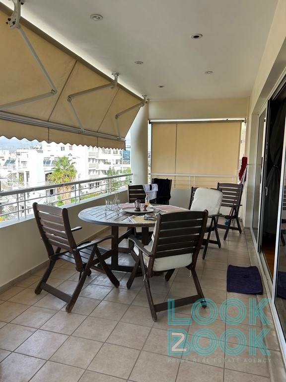 ΕΝΟΙΚΙΑΣΗ ΕΞΑΙΡΕΤΙΚΟΥ ΕΠΙΠΛΩΜΕΝΟΥ ΔΙΑΜΕΡΙΣΜΑΤΟΣ ΜΕ ΑΠΕΡΙΟΡΙΣΤΗ ΘΕΑ ΣΤΟ ΚΕΝΤΡΟ ΓΛΥΦΑΔΑΣ 