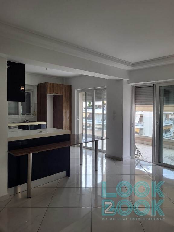 EXCELLENT AND BEAUTIFUL APARTMENT AT THE CENTRE OF PALAIO FALIRO 