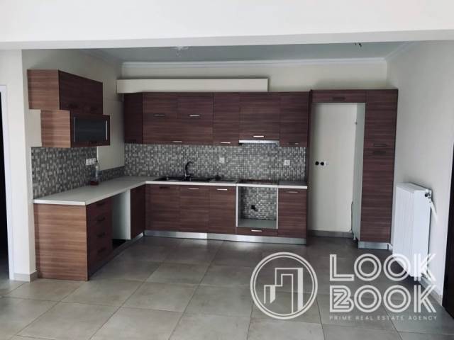 ΑΝΑΚΑΙΝΙΣΜΕΝΟ ΔΙΑΜΕΡΙΣΜΑ ΣΤΗΝ ΑΝΩ ΓΛΥΦΑΔΑ 