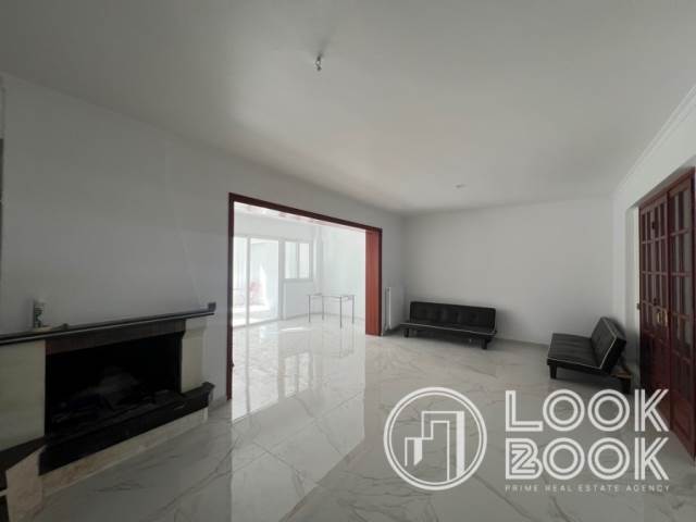 ΕΝΟΙΚΙΑΣΗ ΕΞΑΙΡΕΤΙΚΟΥ ΑΝΑΚΑΙΝΙΣΜΕΝΟΥ ΔΙΑΜΕΡΙΣΜΑΤΟΣ ΣΤΗΝ ΚΑΤΩ ΒΟΥΛΑ 