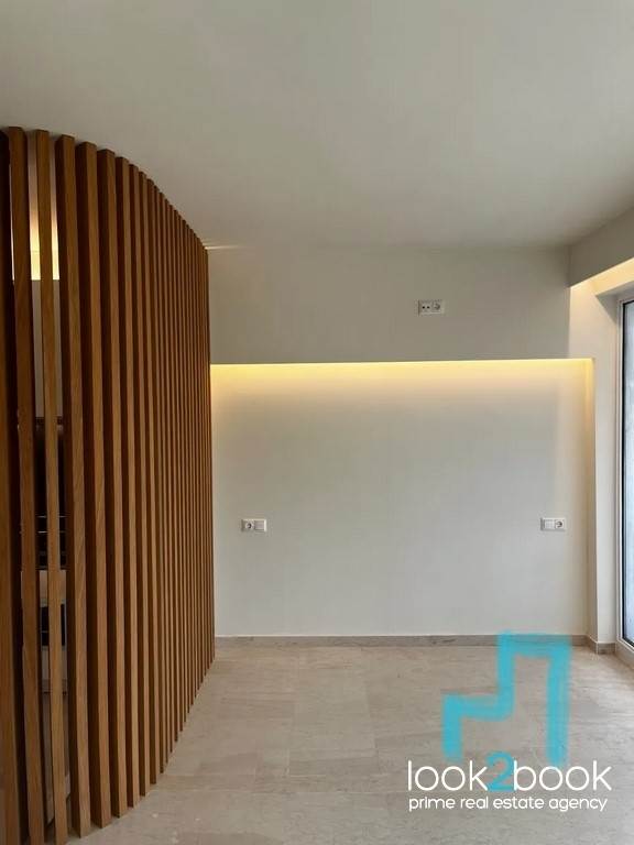 ΜΟΝΤΕΡΝΑ ΑΝΑΚΑΙΝΙΣΜΕΝΗ ΓΚΑΡΣΟΝΙΕΡΑ ΣΤΗΝ ΒΟΥΛΙΑΓΜΕΝΗ 