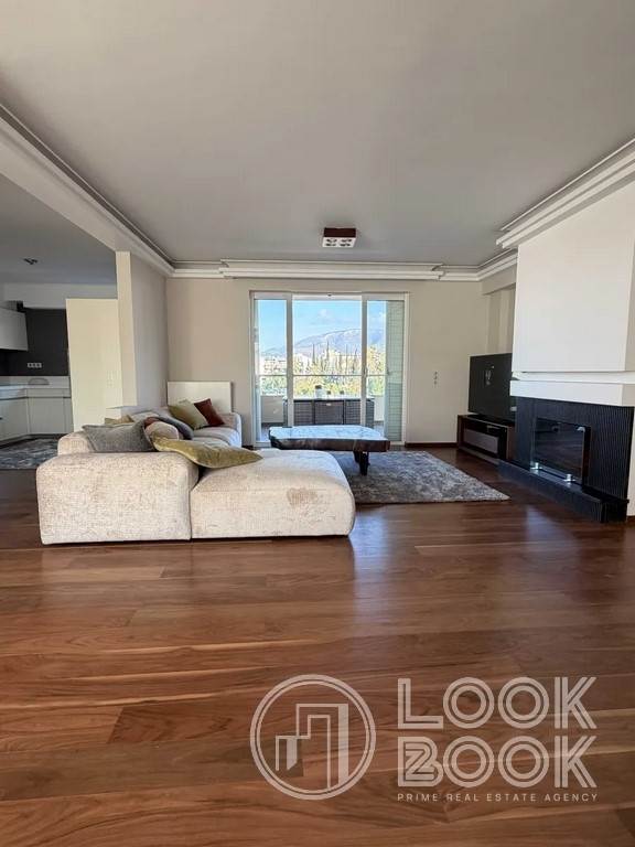 MINIMAL FURNISHED FLOOR APARTMENT IN THE CENTER OF GLYFADA 