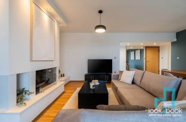 ΜΟΝΤΕΡΝΟ ΠΛΗΡΩΣ ΕΠΙΠΛΩΜΕΝΟ ΚΑΙ ΕΞΟΠΛΙΣΜΕΝΟ ΔΙΑΜΕΡΙΣΜΑ ΣΕ ΑΡΙΣΤΗ ΚΑΤΑΣΤΑΣΗ ΣΤΗΝ ΚΑΤΩ ΓΛΥΦΑΔΑ 