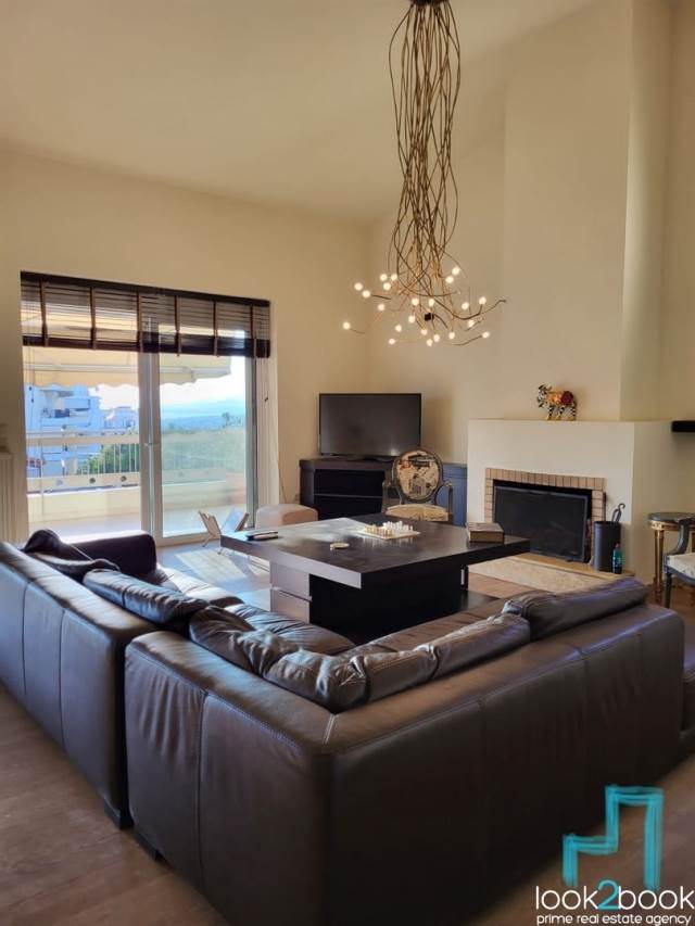 ΕΠΙΠΛΩΜΕΝΗ ΜΕΖΟΝΕΤΑ ΜΕ ΕΞΑΙΡΕΤΙΚΗ ΘΕΑ ΣΤΟ ΕΛΛΗΝΙΚΟ  