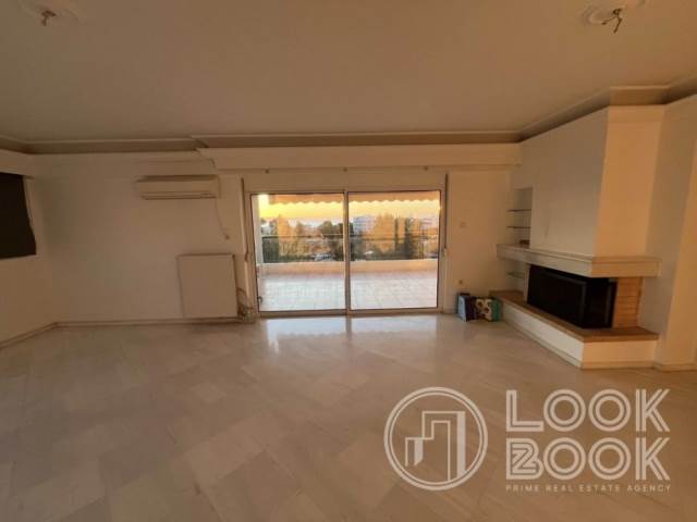 ΔΙΑΜΕΡΙΣΜΑ ΣΕ ΑΡΙΣΤΗ ΚΑΤΑΣΤΑΣΗ ΜΕ ΑΠΕΡΙΟΡΙΣΤΗ ΘΕΑ ΣΤΑ ΠΗΓΑΔΑΚΙΑ ΣΤΗ ΒΟΥΛΑ 