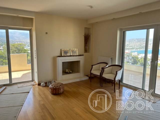 ΕΝΟΙΚΙΑΣΗ ΕΞΑΙΡΕΤΙΚΟΥ ΔΙΑΜΕΡΙΣΜΑΤΟΣ ΜΕ ΘΕΑ ΘΑΛΑΣΣΑ ΣΤΗΝ ΒΑΡΚΙΖΑ 