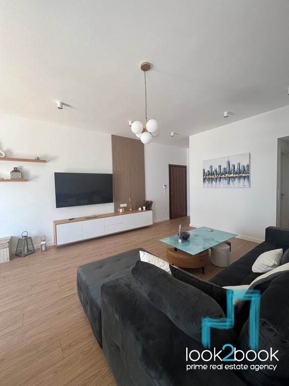 FURNISHED APARTMENT IN THE CENTER OF GLYFADA 