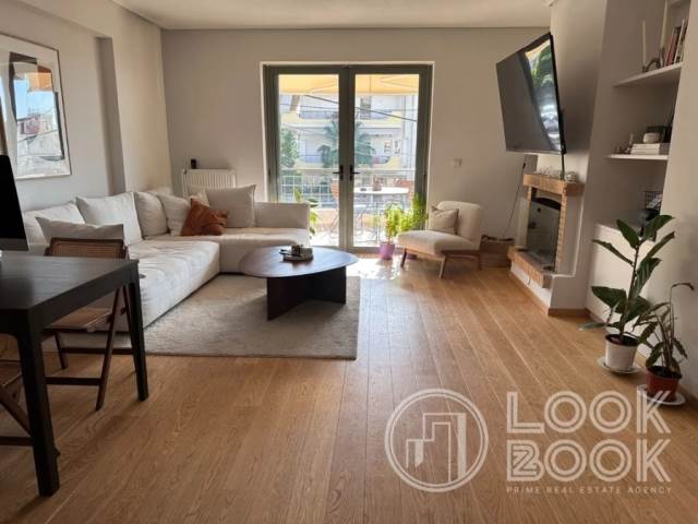 ΒΕΑUTIFUL APARTMENT IN GREAT CONDITION AT GLYFADA 