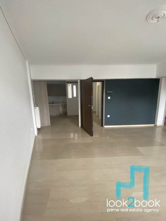 ΠΛΗΡΩΣ ΑΝΑΚΑΙΝΙΣΜΕΝΟ ΔΙΑΜΕΡΙΣΜΑ ΣΕ ΑΡΙΣΤΗ ΚΑΤΑΣΤΑΣΗ ΣΤΟ ΚΕΝΤΡΟ ΤΟΥ ΠΑΛΑΙΟΥ ΦΑΛΗΡΟΥ 