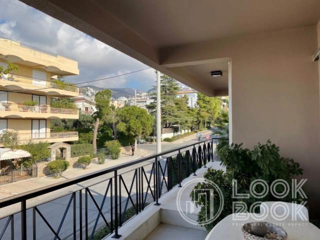 ΔΙΑΜΕΡΙΣΜΑ ΣΕ ΗΣΥΧΗ ΠΕΡΙΟΧΗ ΣΤΑ ΔΙΚΗΓΟΡΙΚΑ ΤΗΣ ΒΟΥΛΑΣ 