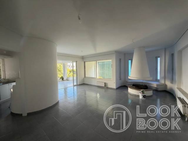 EXCEPTIONAL APARTMENT FOR RENT IN THE HEART OF GLYFADA 