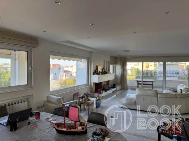 ΕΝΟΙΚΙΑΣΗ ΕΞΑΙΡΕΤΙΚΟΥ ΕΠΙΠΛΩΜΕΝΟΥ ΔΙΑΜΕΡΙΣΜΑΤΟΣ ΣΤΟ ΚΕΝΤΡΟ ΤΗΣ ΒΟΥΛΑΣ 