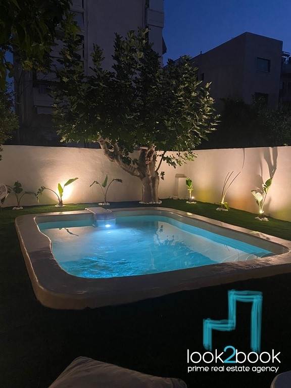 ΠΛΗΡΩΣ ΕΠΙΠΛΩΜΕΝΗ ΜΟΝΟΚΑΤΟΙΚΙΑ ΜΕ ΑΠΟΚΛΕΙΣΤΙΚΗ ΧΡΗΣΗ ΚΗΠΟΥ ΚΑΙ ΠΙΣΙΝΑΣ ΣΕ ΑΡΙΣΤΗ ΚΑΤΑΣΤΑΣΗ ΣΤΟ ΚΕΝΤΡΟ ΤΗΣ ΓΛΥΦΑΔΑΣ 