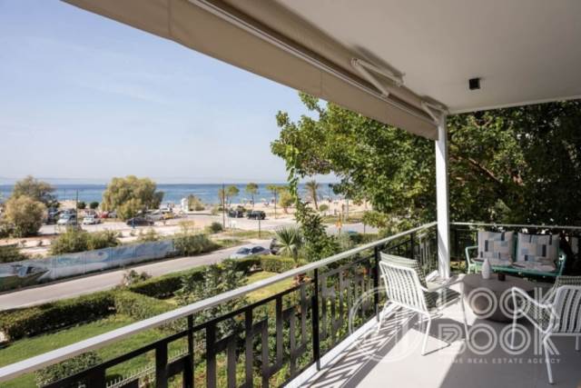 ΕΝΟΙΚΙΑΣΗ ΕΞΑΙΡΕΤΙΚΟΥ ΕΠΙΠΛΩΜΕΝΟΥ ΔΙΑΜΕΡΙΣΜΑΤΟΣ ΜΠΡΟΣΤΑ ΣΤΗ ΘΑΛΑΣΣΑ 